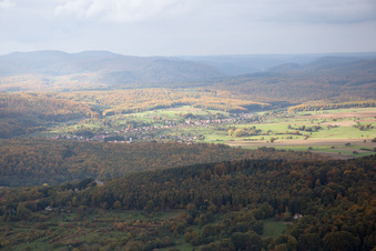 Vue aérienne de Langensoultzbach dans le département Bas Rhin, France
