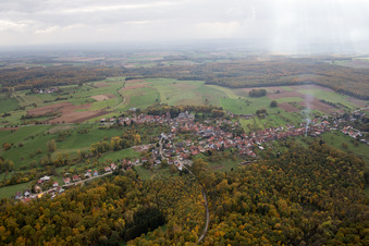 Vue aérienne de Frœschwiller dans le département Bas Rhin, France