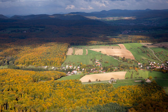 Vue oblique de Frœschwiller dans le département Bas Rhin, France