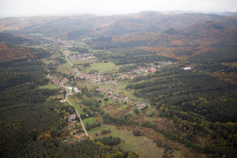 Vue d'oiseau de Dambach dans le département Bas Rhin, France