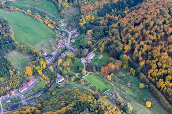 Photographie aérienne de Complexe hôtelier du Domaine Jaegerthal dans une vallée verdoyante du district de Jaegerthal à Windstein dans le département Bas Rhin, France