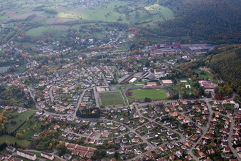 Vue aérienne de Niederbronn-les-Bains dans le département Bas Rhin, France