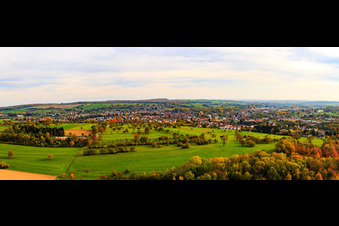 Panoramas derrière les vergers depuis l'ouest à Niederbronn-les-Bains dans le département Bas Rhin, France