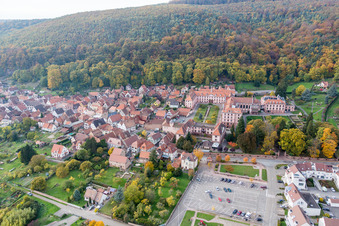 Vue aérienne de Complexe de bâtiments du monastère Oberbronn à Oberbronn dans le département Bas Rhin, France
