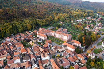 Vue aérienne de Complexe de bâtiments du monastère Oberbronn à Oberbronn dans le département Bas Rhin, France