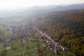 Vue aérienne de Offwiller dans le département Bas Rhin, France