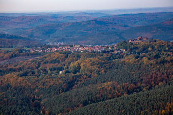 Vue aérienne de Lichtenberg dans le département Bas Rhin, France