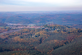 Vue oblique de Lichtenberg dans le département Bas Rhin, France