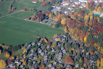 Vue aérienne de Complexe de maisons de vacances à le quartier Vielbrunn in Michelstadt dans le département Hesse, Allemagne