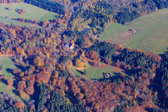 Pavillon de chasse d'Eulbach et maison du forestier d'Eulbach au jardin anglais d'Eulbach à le quartier Würzberg in Michelstadt dans le département Hesse, Allemagne d'en haut