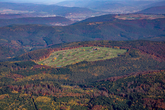 Vue aérienne de Terrain de golf Gut Sansenhof eV à le quartier Gönz in Weilbach dans le département Bavière, Allemagne