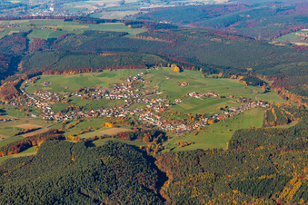 Vue aérienne de Champs agricoles et terres agricoles à le quartier Weiten-Gesäß in Michelstadt dans le département Hesse, Allemagne