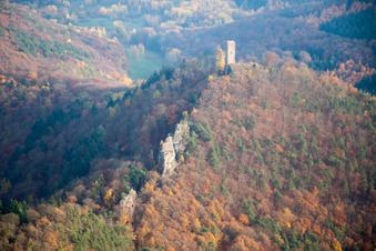 Château de Trifels à Annweiler am Trifels dans le département Rhénanie-Palatinat, Allemagne depuis l'avion