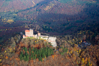 Vue d'oiseau de Château de Trifels à Annweiler am Trifels dans le département Rhénanie-Palatinat, Allemagne
