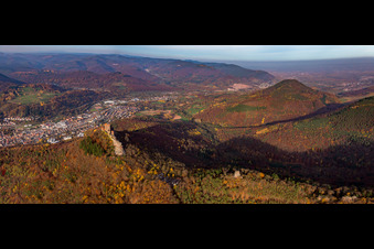Château de Trifels à Annweiler am Trifels dans le département Rhénanie-Palatinat, Allemagne vue du ciel