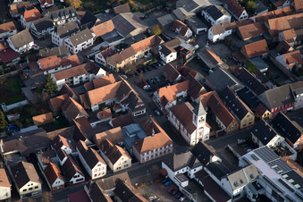 Quartier Ingenheim in Billigheim-Ingenheim dans le département Rhénanie-Palatinat, Allemagne vu d'un drone