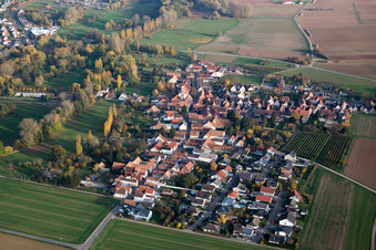 Vue aérienne de Vue des rues et des maisons dans les quartiers résidentiels à le quartier Mühlhofen in Billigheim-Ingenheim dans le département Rhénanie-Palatinat, Allemagne