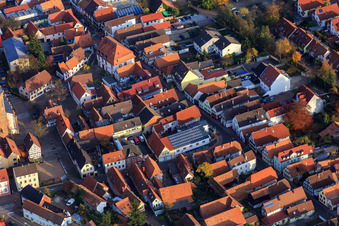 Vue aérienne de L'hôtel de ville à Kandel dans le département Rhénanie-Palatinat, Allemagne