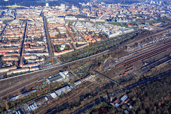 Vue aérienne de Stuttgarter Straße x Rüppurer Straße au-delà de la gare de marchandises à le quartier Südstadt in Karlsruhe dans le département Bade-Wurtemberg, Allemagne