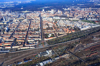 Photographie aérienne de Stuttgarter Straße x Rüppurer Straße au-delà de la gare de marchandises à le quartier Südstadt in Karlsruhe dans le département Bade-Wurtemberg, Allemagne