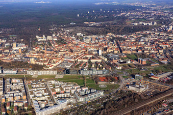 Vue aérienne de Quartier du Citypark entre Stuttgarter Straße et B10 à le quartier Südstadt in Karlsruhe dans le département Bade-Wurtemberg, Allemagne