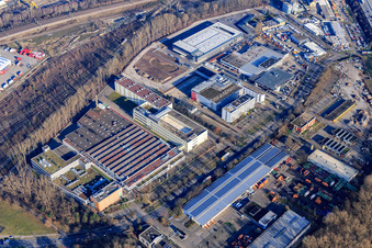 Vue aérienne de Zone industrielle d'Ottostraße avec l'Union allemande d'homéopathie (DHU) et Emil Frey Ungeheuer Automobile Karlsruhe à le quartier Durlach in Karlsruhe dans le département Bade-Wurtemberg, Allemagne