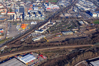 Vue aérienne de Succursale BAMF MA 1 - Karlsruhe et DB InfraGO AG à le quartier Oststadt in Karlsruhe dans le département Bade-Wurtemberg, Allemagne