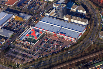 Vue aérienne de BAUHAUS Karlsruhe-Oststadt à le quartier Oststadt in Karlsruhe dans le département Bade-Wurtemberg, Allemagne