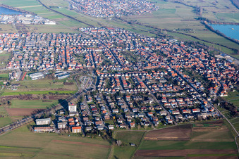 Vue aérienne de Vue des rues et des maisons dans les quartiers résidentiels à le quartier Spöck in Stutensee dans le département Bade-Wurtemberg, Allemagne