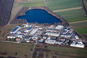 Vue aérienne de Route industrielle au Baggersee Spöck à le quartier Spöck in Stutensee dans le département Bade-Wurtemberg, Allemagne