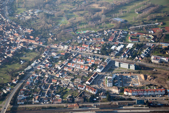 Vue aérienne de Bahnhofsring à le quartier Graben in Graben-Neudorf dans le département Bade-Wurtemberg, Allemagne