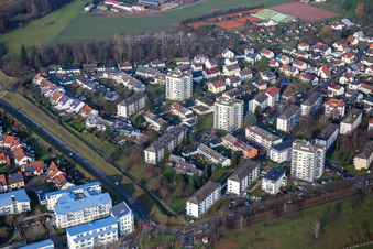 Vue aérienne de Oberfeldstraße depuis l'est à le quartier Forchheim in Rheinstetten dans le département Bade-Wurtemberg, Allemagne