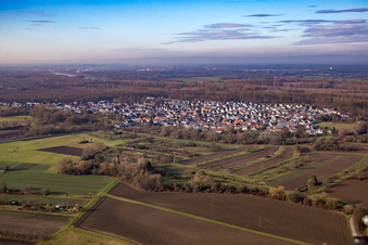 Vue aérienne de De l'est à le quartier Neuburgweier in Rheinstetten dans le département Bade-Wurtemberg, Allemagne