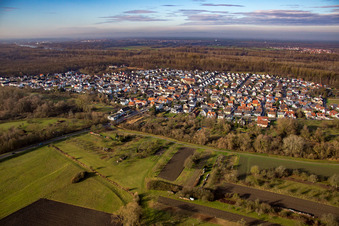 Vue aérienne de De l'est à le quartier Neuburgweier in Rheinstetten dans le département Bade-Wurtemberg, Allemagne