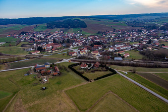 Vue aérienne de Quartier Anzenkirchen in Triftern dans le département Bavière, Allemagne