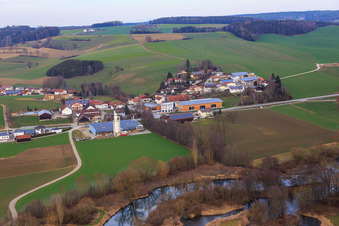 Vue aérienne de Studio 3 Möbelmanufaktur GmbH à le quartier Hirschbach in Bad Birnbach dans le département Bavière, Allemagne
