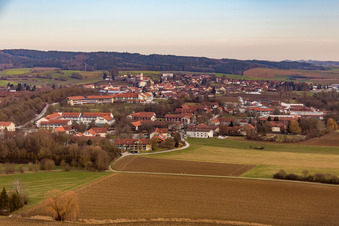 Vue aérienne de Quartier Aunham in Bad Birnbach dans le département Bavière, Allemagne