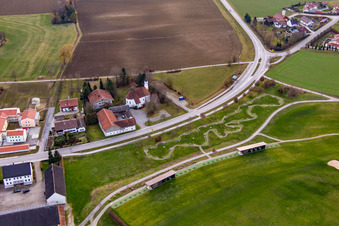 Quartier Aunham in Bad Birnbach dans le département Bavière, Allemagne du point de vue du drone