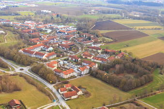 Vue aérienne de Brunnaderstraße avec Vitalhotel Bad Birnbach, centre de rééducation Klinik Rosenhof et hôtel Sonnenhof à le quartier Aunham in Bad Birnbach dans le département Bavière, Allemagne