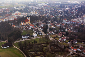 Vue oblique de Église de pèlerinage de Gartlberg à Pfarrkirchen dans le département Bavière, Allemagne