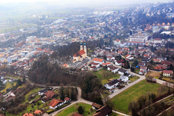 Église de pèlerinage de Gartlberg à Pfarrkirchen dans le département Bavière, Allemagne vue d'en haut