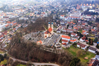 Église de pèlerinage de Gartlberg à Pfarrkirchen dans le département Bavière, Allemagne depuis l'avion
