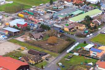 Vue aérienne de Zone industrielle Industriestraße avec centre équestre Petra Egalite et atelier de peinture Conrad à Billigheim-Ingenheim dans le département Rhénanie-Palatinat, Allemagne