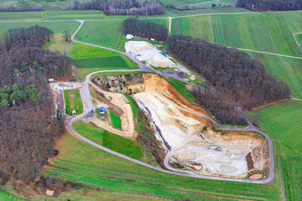 Vue oblique de Carrière de sable/mine à ciel ouvert à le quartier Gleiszellen in Gleiszellen-Gleishorbach dans le département Rhénanie-Palatinat, Allemagne