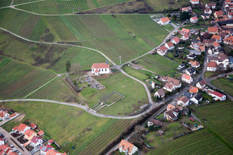 Vue aérienne de Chapelle Saint-Denys à le quartier Gleiszellen in Gleiszellen-Gleishorbach dans le département Rhénanie-Palatinat, Allemagne