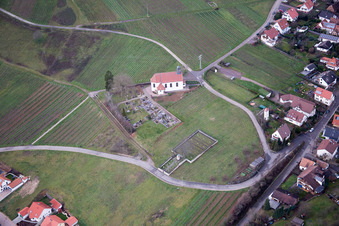 Vue aérienne de Chapelle Saint-Denys à le quartier Gleiszellen in Gleiszellen-Gleishorbach dans le département Rhénanie-Palatinat, Allemagne
