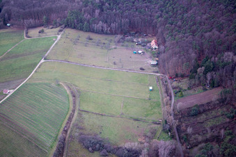 Vue aérienne de FeWo Saigenranch à Pleisweiler-Oberhofen dans le département Rhénanie-Palatinat, Allemagne