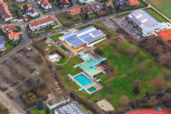 Vue aérienne de Rebmeerbad Bad Bergzabern à Bad Bergzabern dans le département Rhénanie-Palatinat, Allemagne