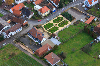 Vue aérienne de Parc de l'Hôtel Schlössl Oberotterbach à Oberotterbach dans le département Rhénanie-Palatinat, Allemagne