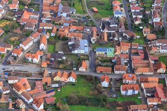 Vue aérienne de À Guttenburg à Oberotterbach dans le département Rhénanie-Palatinat, Allemagne